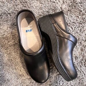 Dansko women’s Black Leather Loafers